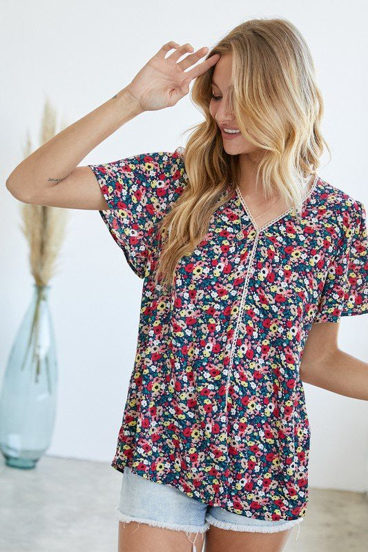 FLORAL PRINTED V NECK SHORT SLEEVE TOP